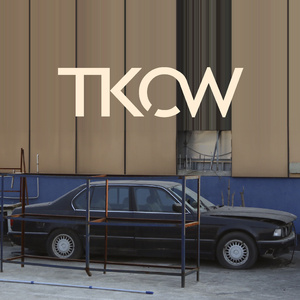 在楼道里做爽翻H男男
